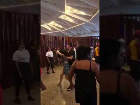 Pelea en el Coppelia de La Habana entre camareros y clientes