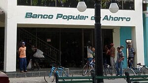 ¿Vender divisa a los bancos cubanos? Estos son sus márgenes comerciales