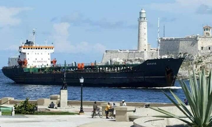 Barcos de combustible que compra Cuba