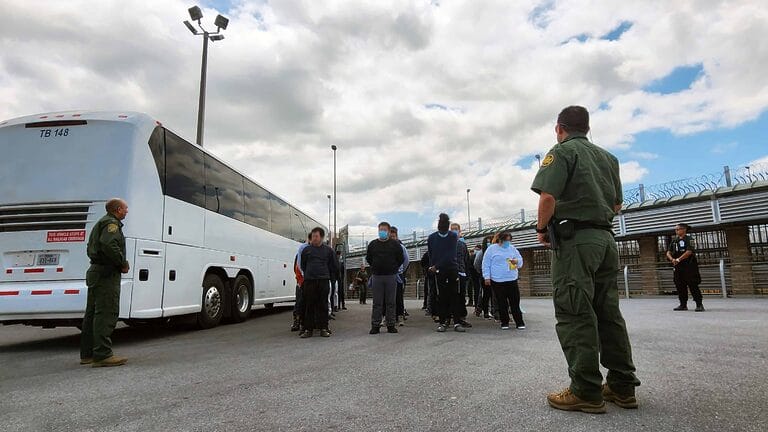 CBP hoy: quienes llegan ilegalmente a la frontera no califican para permanecer en los EEUU