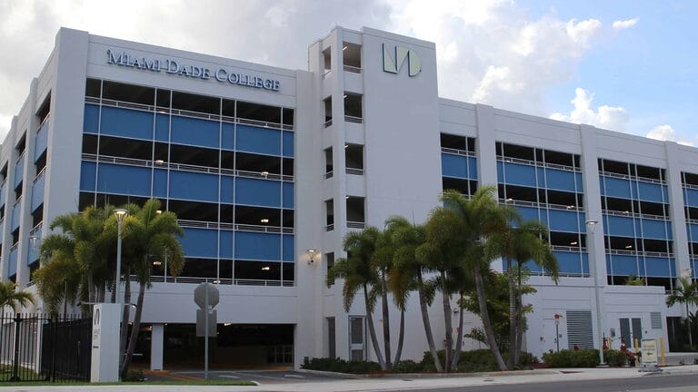 becas miami dade college