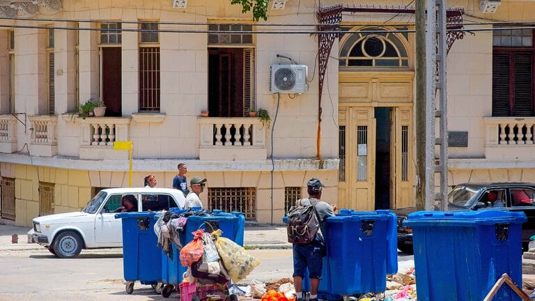 buzos basura habana