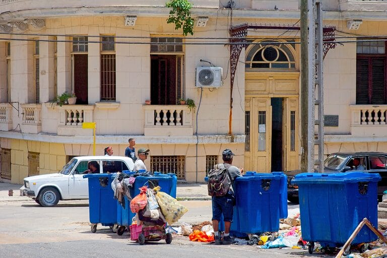 buzos basura habana